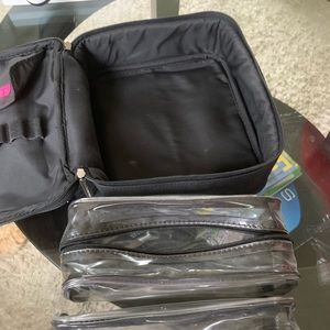 Bare Escentuals Makeup - Bare Escentuals black travel make up bag Bare Escentuals Makeup - Bare Escentuals black travel make up bag
